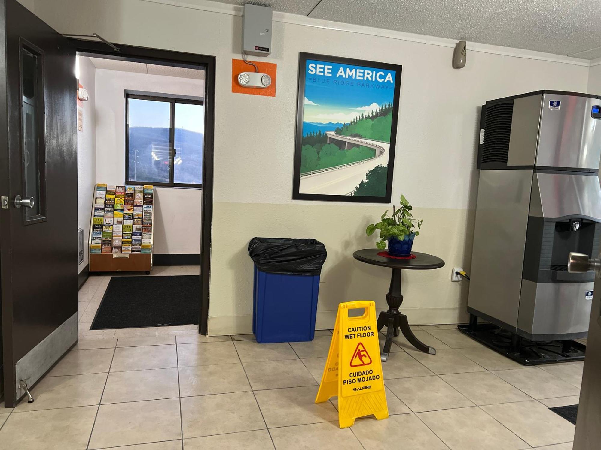 Travelodge By Wyndham Wytheville Esterno foto