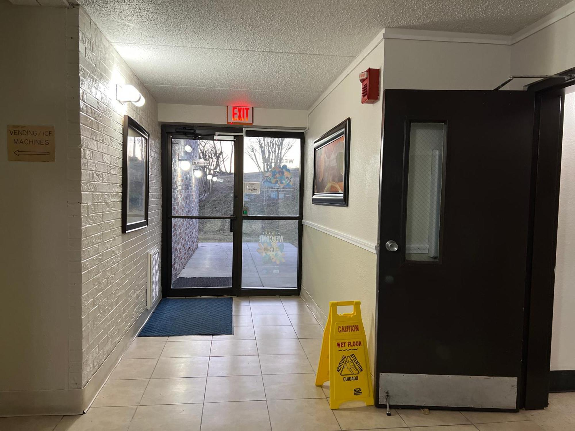 Travelodge By Wyndham Wytheville Esterno foto